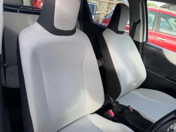 Toyota Yaris 1.0 VVT-i Icon 5dr Petrol Auto Euro 5