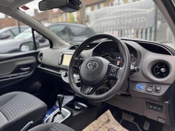 Toyota Yaris 1.5 VVT-h Icon Tech E-CVT Euro 6 (s/s) 5dr