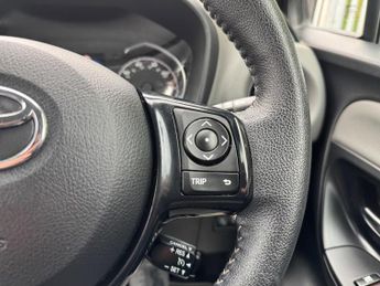 Toyota Yaris 1.5 VVT-h Icon Tech E-CVT Euro 6 (s/s) 5dr
