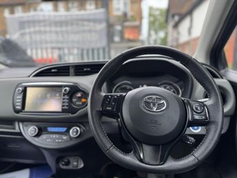 Toyota Yaris 1.5 VVT-h Icon Tech E-CVT Euro 6 (s/s) 5dr
