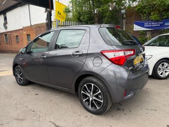 Toyota Yaris 1.5 VVT-h Icon Tech E-CVT Euro 6 (s/s) 5dr
