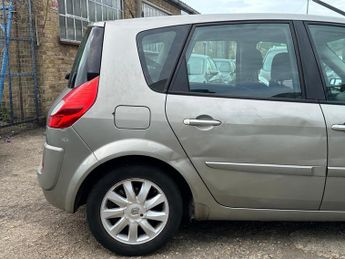 Renault Scenic 1.6 VVT Dynamique 5dr