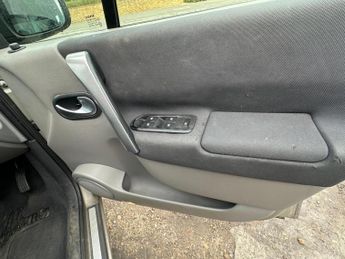 Renault Scenic 1.6 VVT Dynamique 5dr