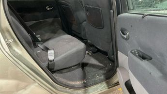 Renault Scenic 1.6 VVT Dynamique 5dr