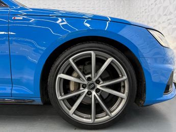 Audi A4 Avant 2.0 TDI 40 Black Edition S Tronic quattro Euro 6 (s/s) 5dr