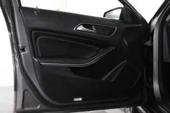 Mercedes-Benz GLA 1.6 GLA180 Urban Edition 7G-DCT Euro 6 (s/s) 5dr