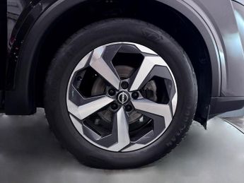 Nissan Qashqai 1.3 DIG-T MHEV N-Connecta SUV 5dr Petrol Hybrid XTRON Euro 6 (s/