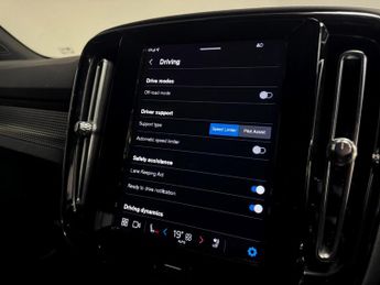 Volvo XC40 Plus B3 (163 hp) Auto