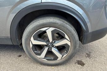 Nissan Qashqai 1.3 DiG-T MH 158 N-Connecta 5dr Xtronic