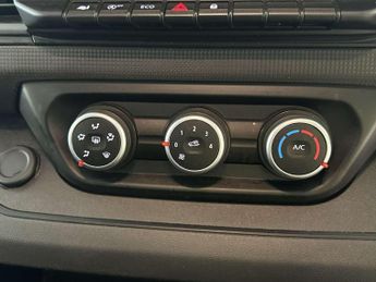 Renault Trafic 2.0 dCi Blue SL28 Business+ Panel Van 5dr Diesel Manual L1 H1 Eu