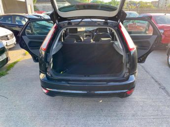 Ford Focus 1.6 Titanium 5dr