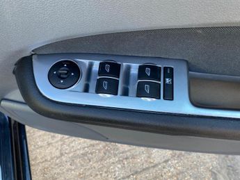 Ford Focus 1.6 Titanium 5dr