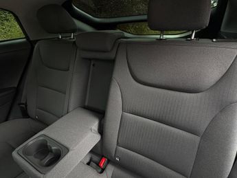 Hyundai IONIQ 1.6 h-GDi Premium DCT Euro 6 (s/s) 5dr