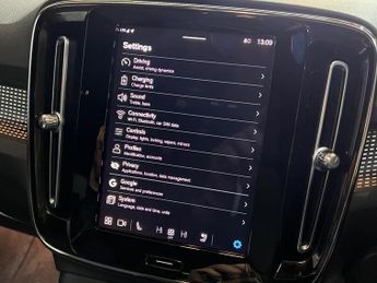 Volvo XC40 Recharge 69kWh Plus Auto 5dr
