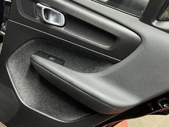Volvo XC40 Recharge 69kWh Plus Auto 5dr