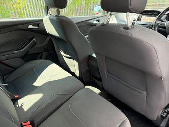 Ford Focus 1.0T EcoBoost Zetec Auto Euro 6 (s/s) 5dr