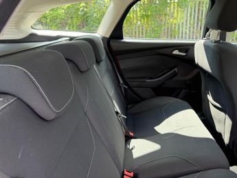Ford Focus 1.0T EcoBoost Zetec Auto Euro 6 (s/s) 5dr