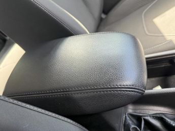 Ford Focus 1.0T EcoBoost Zetec Auto Euro 6 (s/s) 5dr