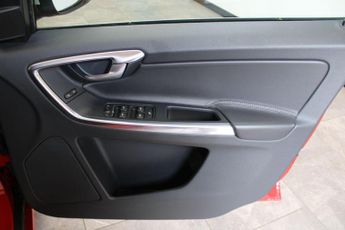 Volvo XC60 2.4 D5 R-Design Lux Nav Geartronic AWD Euro 5 5dr