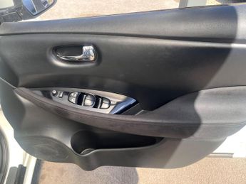 Nissan Leaf 24kWh Acenta Auto 5dr