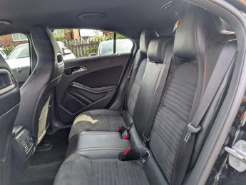 Mercedes-Benz A Class 2.1 A200d AMG Line (Premium) 7G-DCT Euro 6 (s/s) 5dr