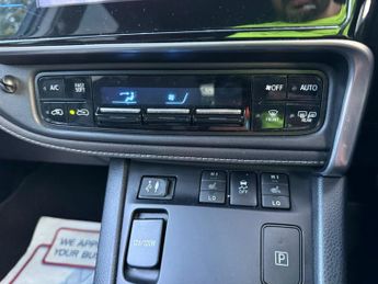 Toyota Auris 1.8 VVT-h Business Edition Hatchback 5dr Petrol Hybrid CVT Euro 