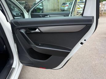 Volkswagen Passat 2.0 TDI BlueMotion Tech Highline DSG Euro 5 (s/s) 5dr