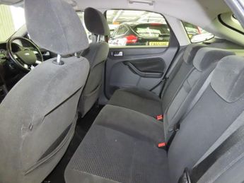Ford Focus 1.6 Ghia 5dr