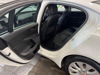 Jaguar XE 2.0d Prestige Auto Euro 6 (s/s) 4dr