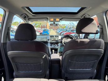 Toyota RAV4 2.0 XT-R SUV 5dr Petrol Automatic 4WD (212 g/km, 150 bhp)