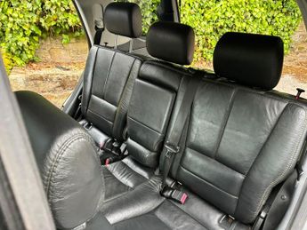 Mercedes-Benz M Class 5.4 ML55 AMG 5dr