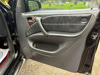 Mercedes-Benz M Class 5.4 ML55 AMG 5dr