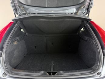 Volvo V40 2.0 D3 R-Design Nav Plus Auto Euro 6 (s/s) 5dr