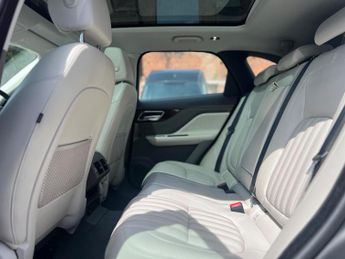 Jaguar F-PACE 2.0 D180 Portfolio Auto AWD Euro 6 (s/s) 5dr