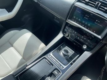 Jaguar F-PACE 2.0 D180 R-Sport Auto AWD Euro 6 (s/s) 5dr