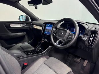 Volvo XC40 Plus Dark B3 (163 hp) Auto