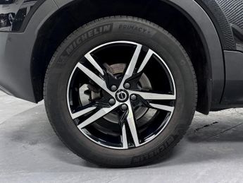 Volvo XC40 Plus Dark B3 (163 hp) Auto