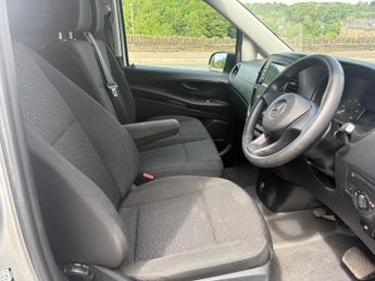 Mercedes-Benz eVito 114 e 41kWh Progressive Auto FWD L2 6dr (LWB)
