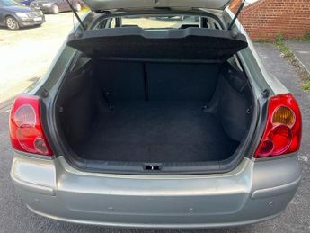 Toyota Avensis 2.0 TD Colour Collection Hatchback 5dr Diesel Manual (155 g/km, 