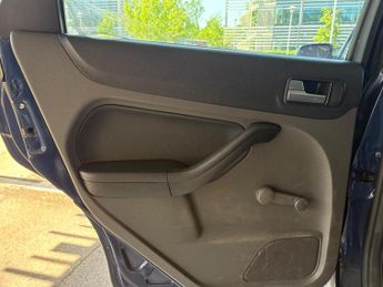 Ford Focus 1.6 LX 5dr