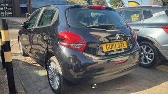 Peugeot 208 1.2 PureTech Signature Euro 6 (s/s) 5dr