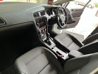 Volkswagen Golf 1.6 TDI SE Nav DSG Euro 6 (s/s) 5dr