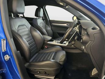 Alfa Romeo Stelvio 2.2 TD Veloce SUV 5dr Diesel Auto Q4 AWD Euro 6 (s/s) (210 ps)