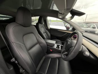 Tesla Model Y LONG RANGE AWD
