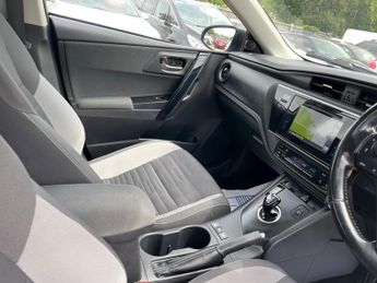 Toyota Auris 1.8 VVT-h Icon Tech Touring Sports CVT Euro 6 (s/s) 5dr