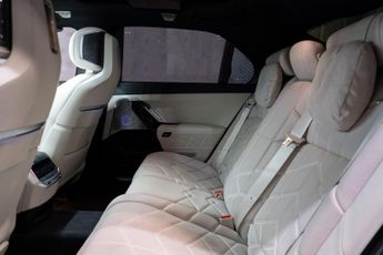 BMW i7 50 105.7kWh M Sport Auto eDrive 4dr