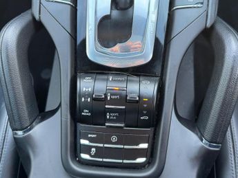 Porsche Cayenne 3.0 TD V6 TiptronicS 4WD Euro 6 (s/s) 5dr