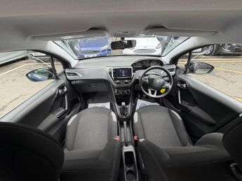 Peugeot 208 1.2 PureTech XS White Euro 6 5dr
