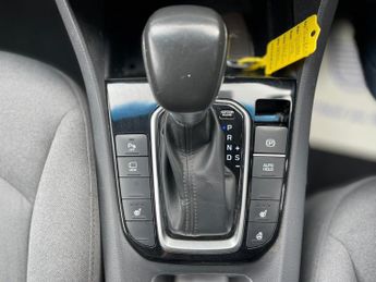 Hyundai IONIQ 1.6 h-GDi Premium DCT Euro 6 (s/s) 5dr