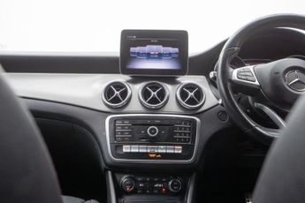 Mercedes-Benz CLA 1.6 CLA200 AMG Line Night Edition Coupe 7G-DCT Euro 6 (s/s) 4dr